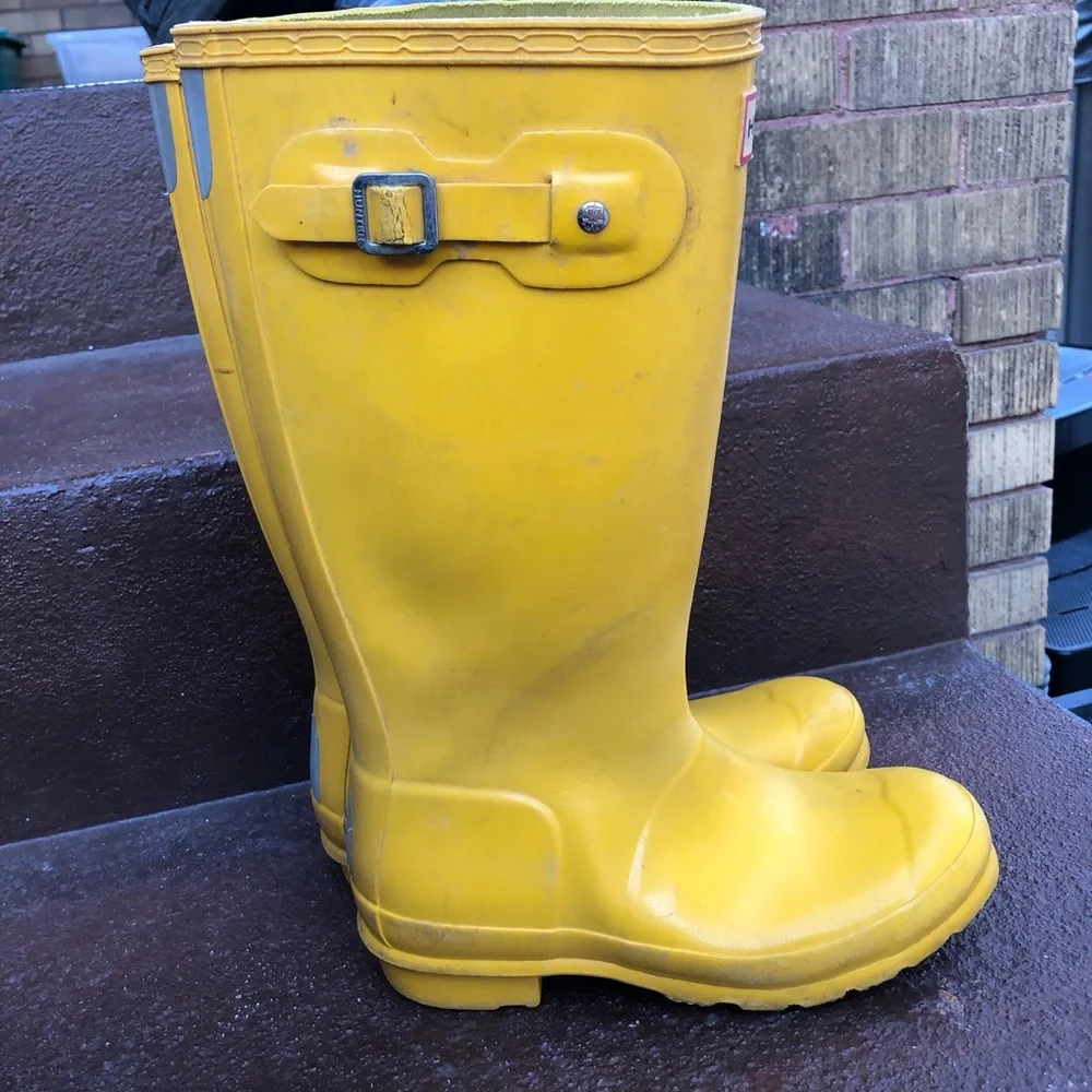 Hunter Original Kids Gloss Boots Size 5 Yellow Tall Pull On Chore Farm Work Rain